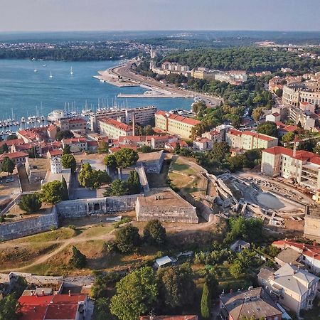 Candler'S Old Town Apartments Pula Exteriör bild